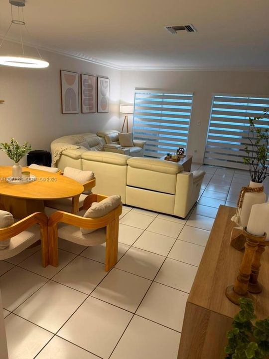 En Venta: $350,000 (2 camas, 2 baños, 1450 Pies cuadrados)