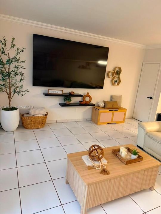 En Venta: $350,000 (2 camas, 2 baños, 1450 Pies cuadrados)