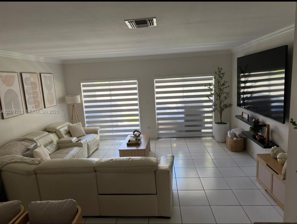 En Venta: $350,000 (2 camas, 2 baños, 1450 Pies cuadrados)