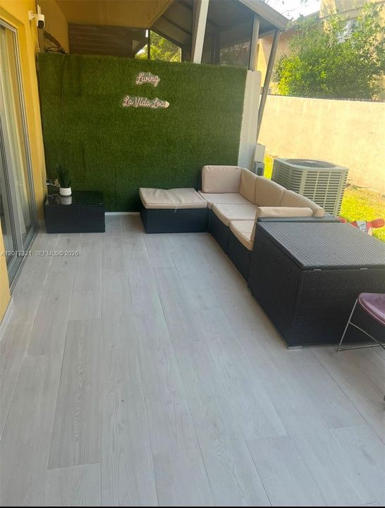 En Venta: $350,000 (2 camas, 2 baños, 1450 Pies cuadrados)