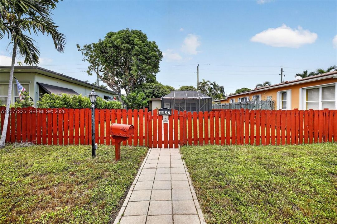 For Sale: $499,900 (2 beds, 2 baths, 1232 Square Feet)