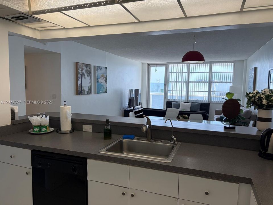 For Rent: $4,000 (2 beds, 2 baths, 1250 Square Feet)