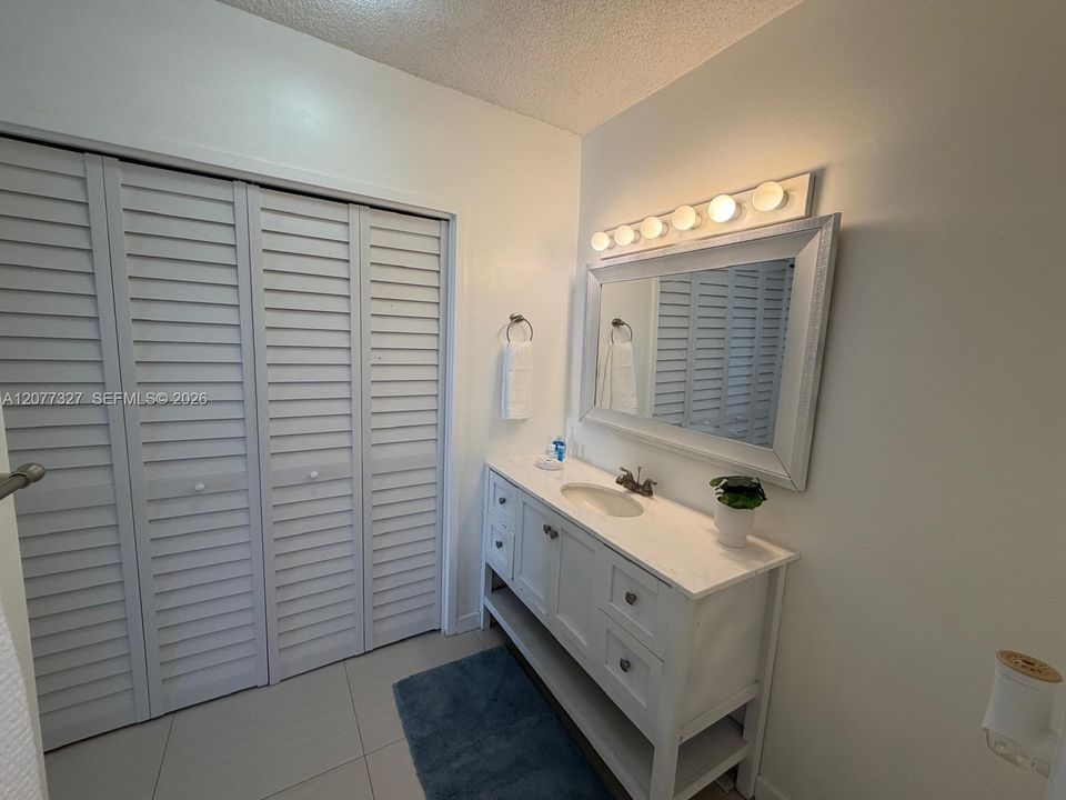 For Rent: $4,000 (2 beds, 2 baths, 1250 Square Feet)