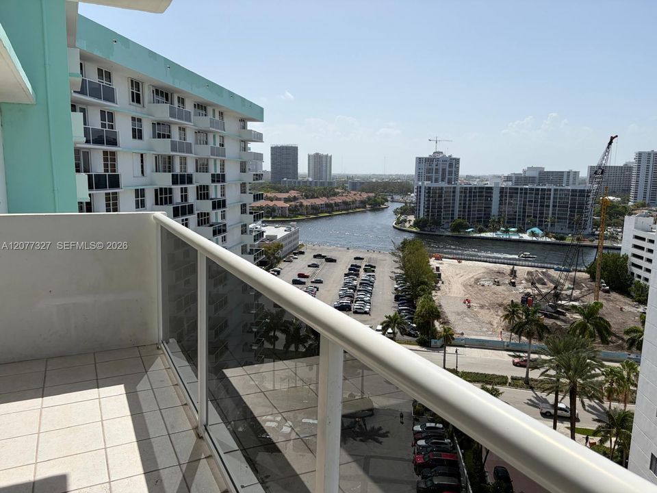 For Rent: $4,000 (2 beds, 2 baths, 1250 Square Feet)