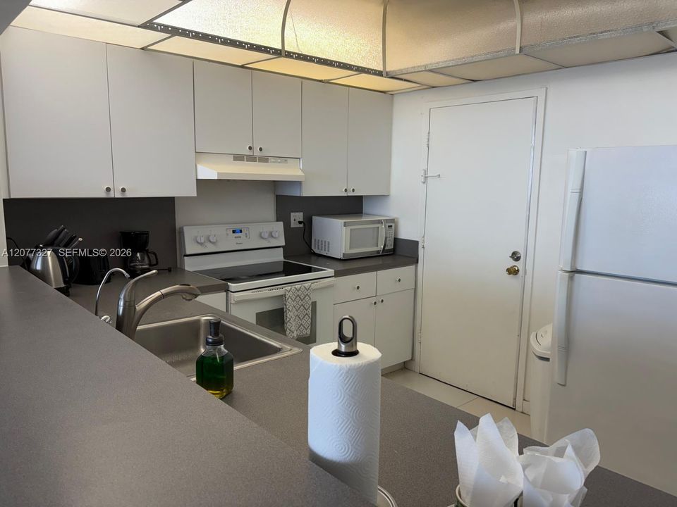 For Rent: $4,000 (2 beds, 2 baths, 1250 Square Feet)
