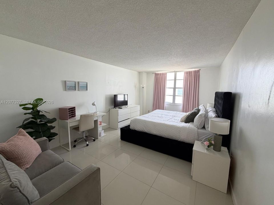 For Rent: $4,000 (2 beds, 2 baths, 1250 Square Feet)