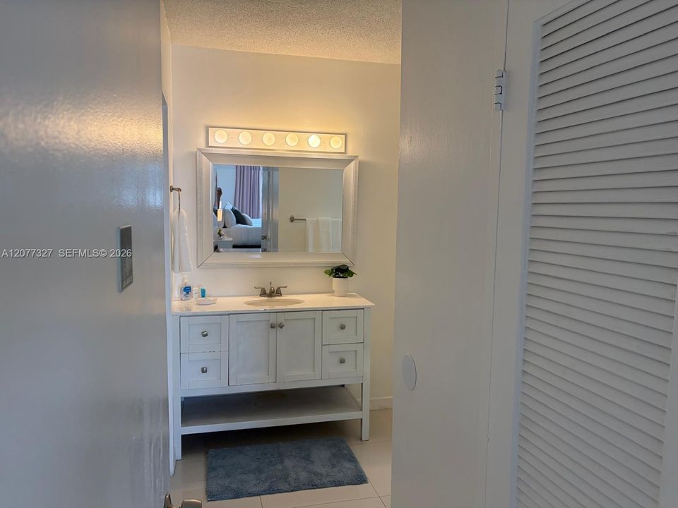 For Rent: $4,000 (2 beds, 2 baths, 1250 Square Feet)