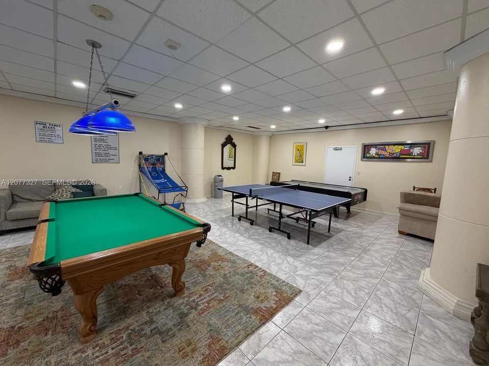 For Rent: $4,000 (2 beds, 2 baths, 1250 Square Feet)