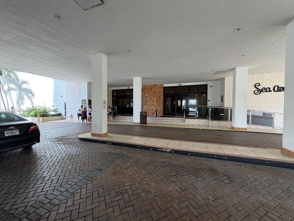 For Rent: $4,000 (2 beds, 2 baths, 1250 Square Feet)