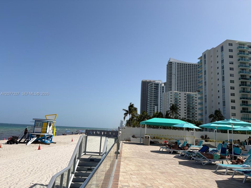 For Rent: $4,000 (2 beds, 2 baths, 1250 Square Feet)
