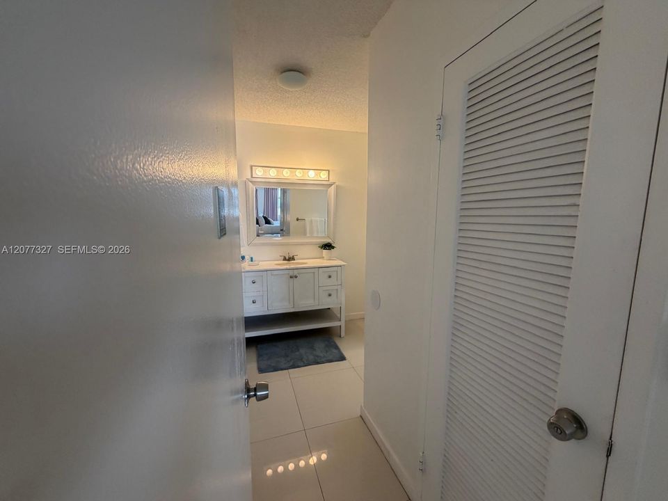 For Rent: $4,000 (2 beds, 2 baths, 1250 Square Feet)