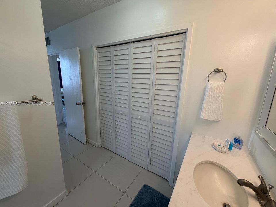 For Rent: $4,000 (2 beds, 2 baths, 1250 Square Feet)
