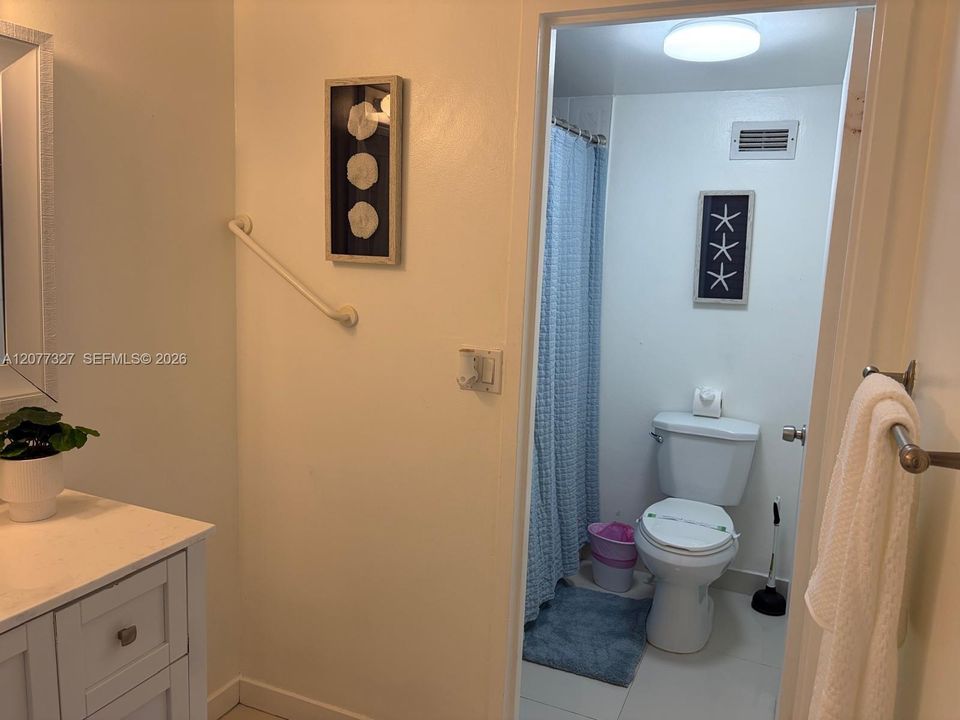 For Rent: $4,000 (2 beds, 2 baths, 1250 Square Feet)