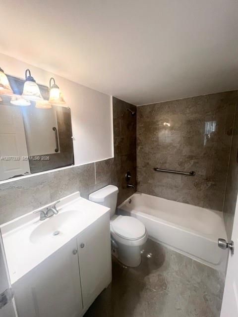 For Rent: $2,000 (2 beds, 2 baths, 926 Square Feet)