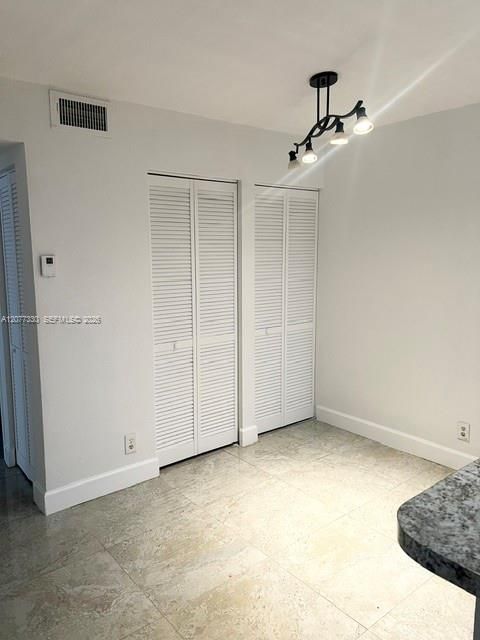 For Rent: $2,000 (2 beds, 2 baths, 926 Square Feet)