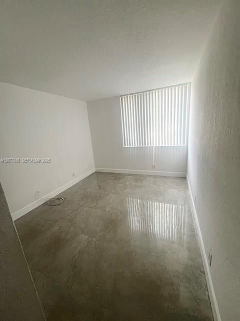 For Rent: $2,000 (2 beds, 2 baths, 926 Square Feet)