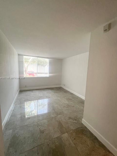 For Rent: $2,000 (2 beds, 2 baths, 926 Square Feet)