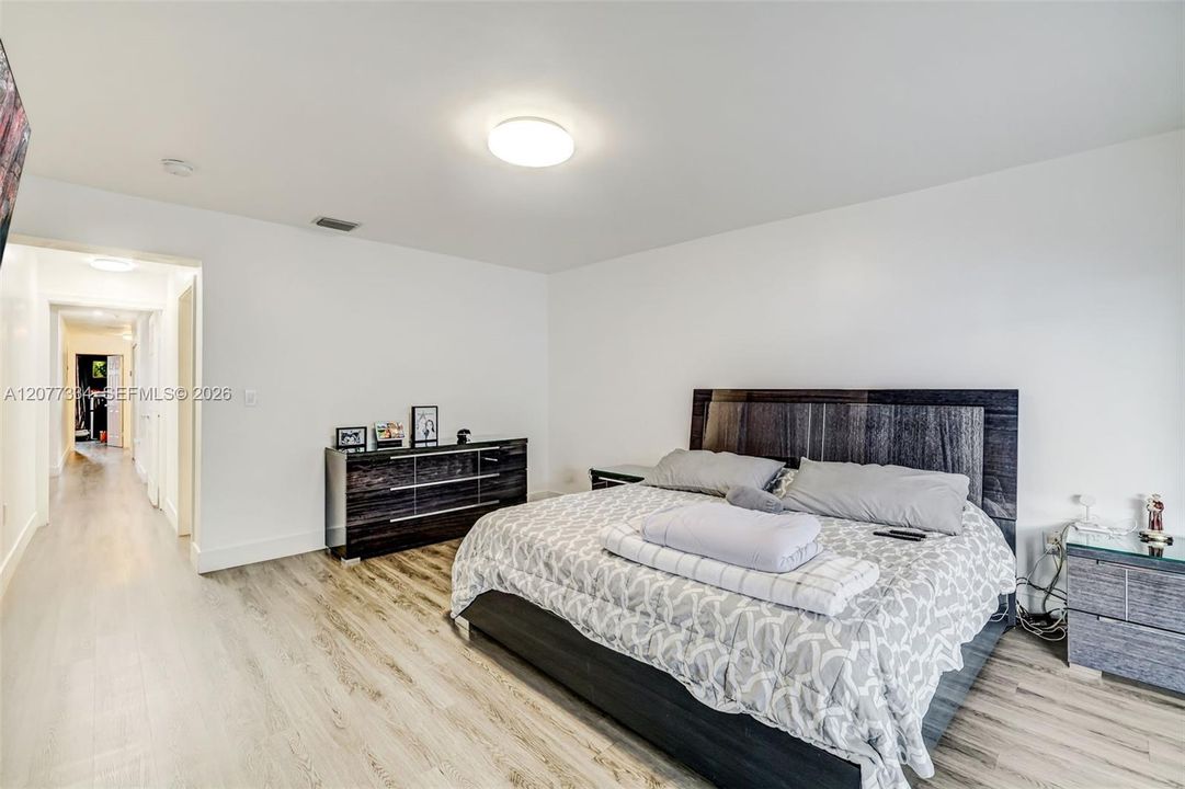 En Venta: $799,000 (4 camas, 3 baños, 2076 Pies cuadrados)