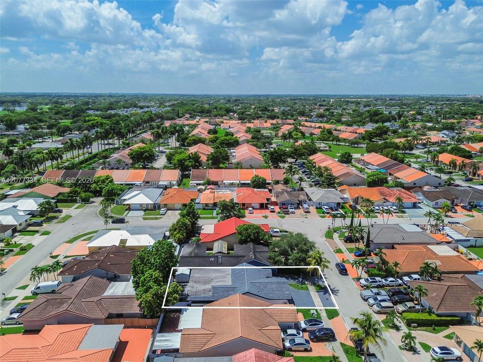 En Venta: $799,000 (4 camas, 3 baños, 2076 Pies cuadrados)