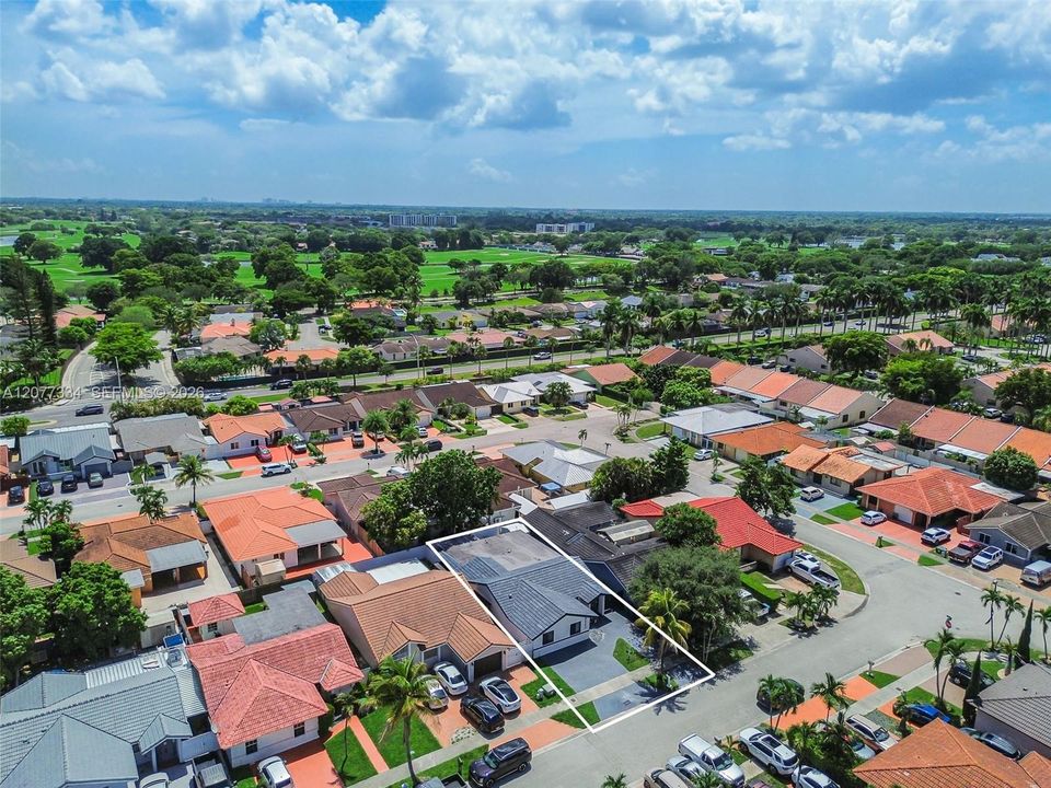 En Venta: $799,000 (4 camas, 3 baños, 2076 Pies cuadrados)