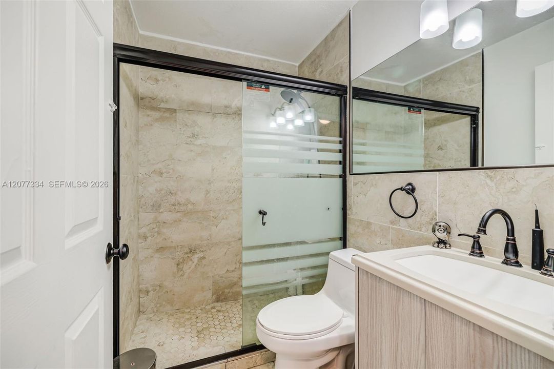 En Venta: $799,000 (4 camas, 3 baños, 2076 Pies cuadrados)