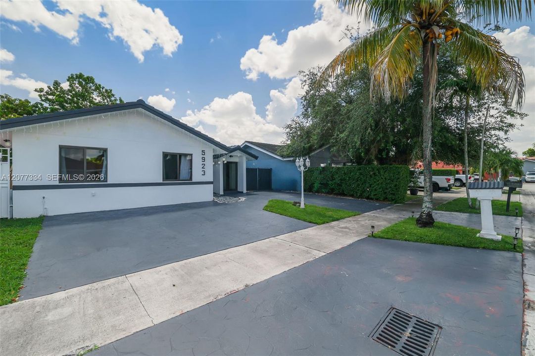 En Venta: $799,000 (4 camas, 3 baños, 2076 Pies cuadrados)