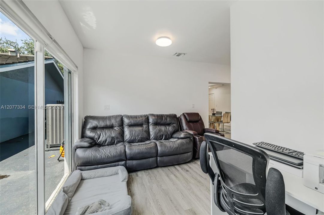 En Venta: $799,000 (4 camas, 3 baños, 2076 Pies cuadrados)