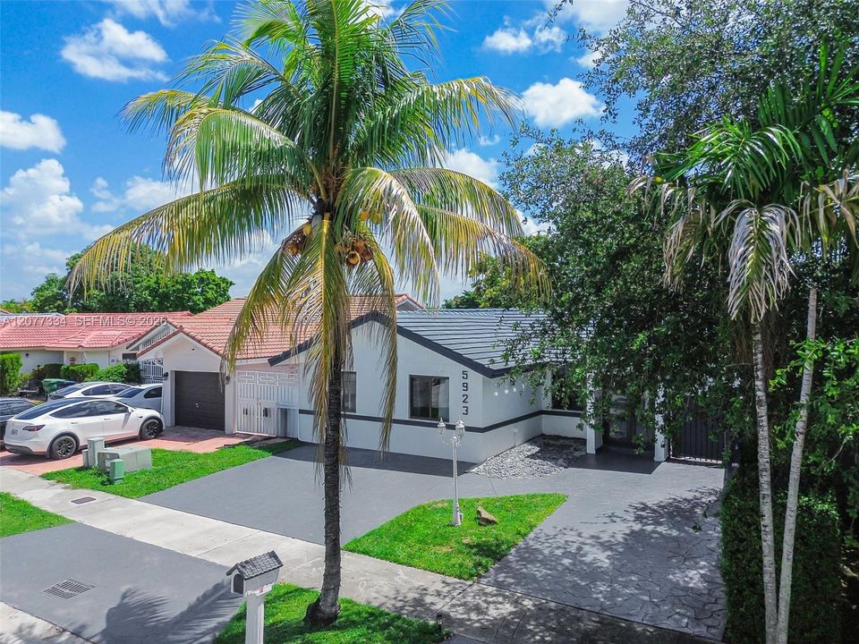 En Venta: $799,000 (4 camas, 3 baños, 2076 Pies cuadrados)