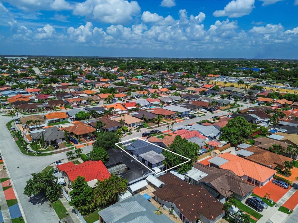 En Venta: $799,000 (4 camas, 3 baños, 2076 Pies cuadrados)