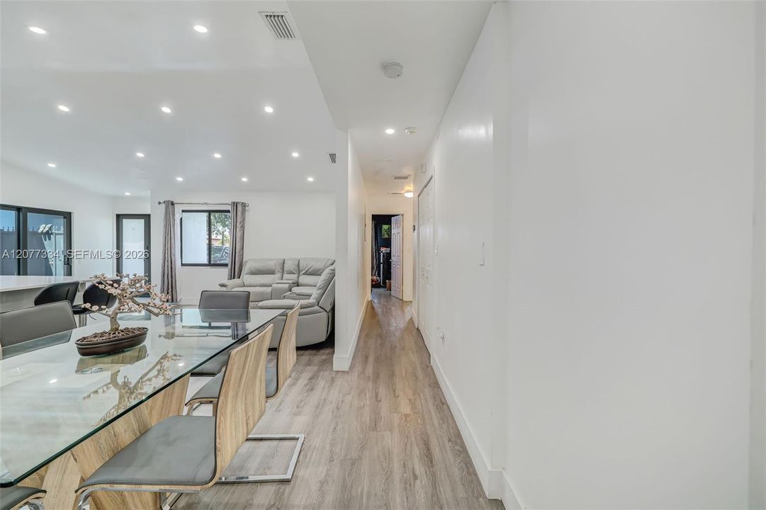 En Venta: $799,000 (4 camas, 3 baños, 2076 Pies cuadrados)
