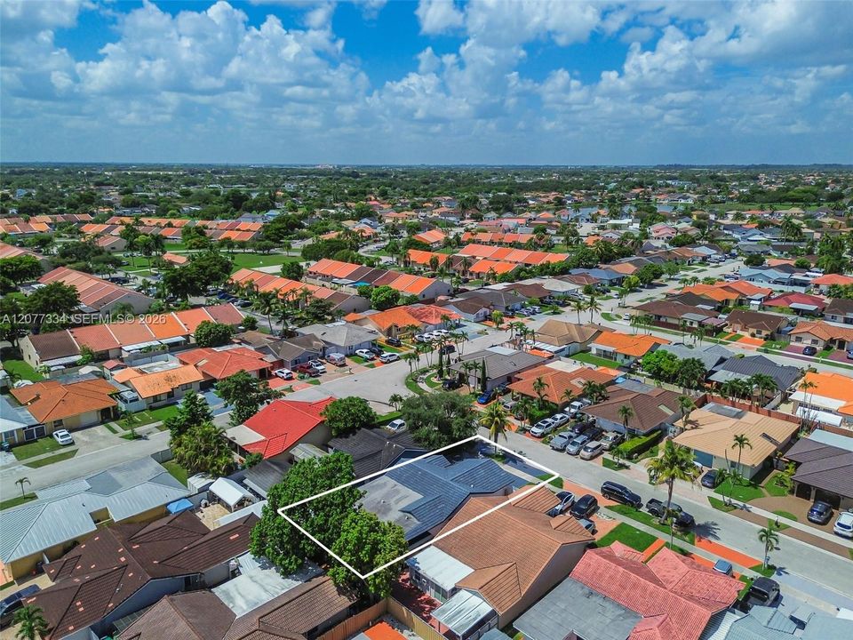 En Venta: $799,000 (4 camas, 3 baños, 2076 Pies cuadrados)