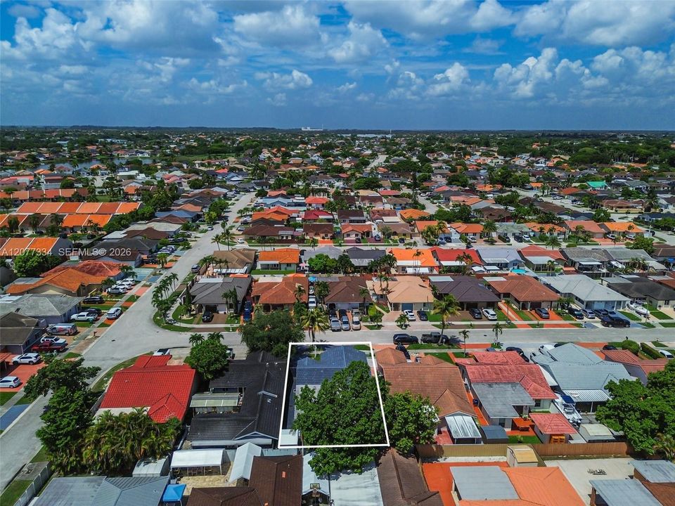 En Venta: $799,000 (4 camas, 3 baños, 2076 Pies cuadrados)