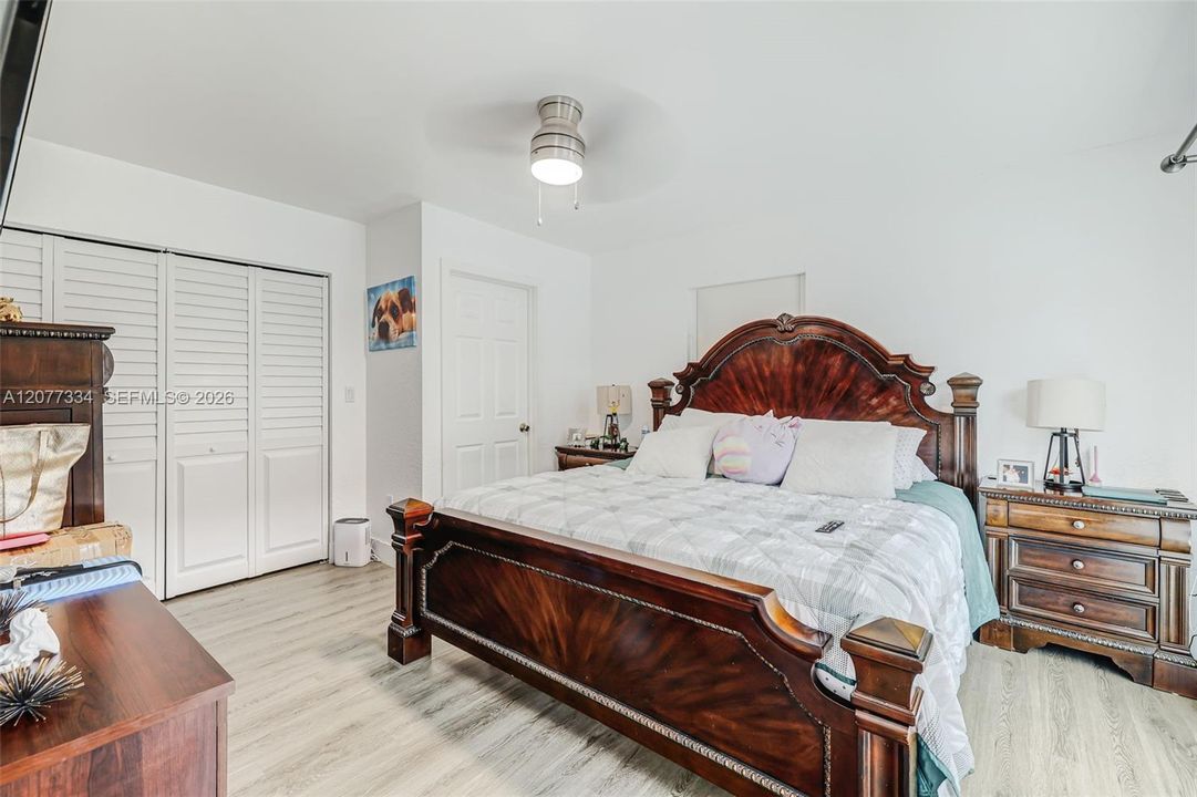 En Venta: $799,000 (4 camas, 3 baños, 2076 Pies cuadrados)