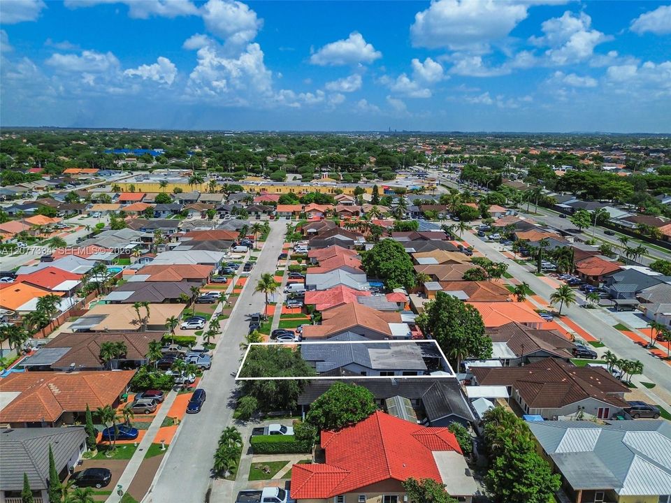 En Venta: $799,000 (4 camas, 3 baños, 2076 Pies cuadrados)