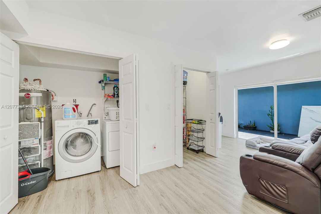 En Venta: $799,000 (4 camas, 3 baños, 2076 Pies cuadrados)