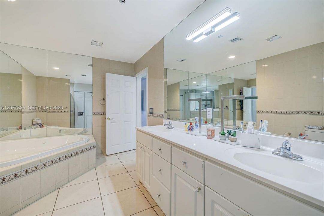 En Venta: $799,000 (4 camas, 3 baños, 2076 Pies cuadrados)