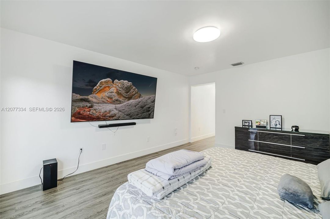 En Venta: $799,000 (4 camas, 3 baños, 2076 Pies cuadrados)
