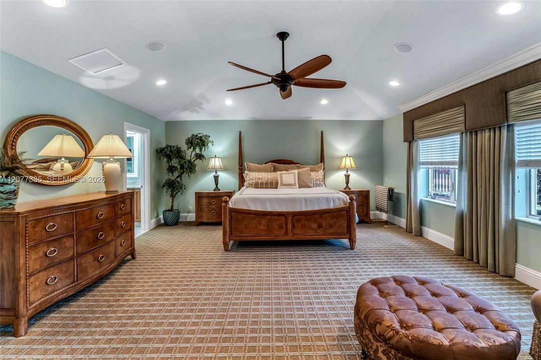 For Sale: $5,980,000 (4 beds, 3 baths, 5962 Square Feet)