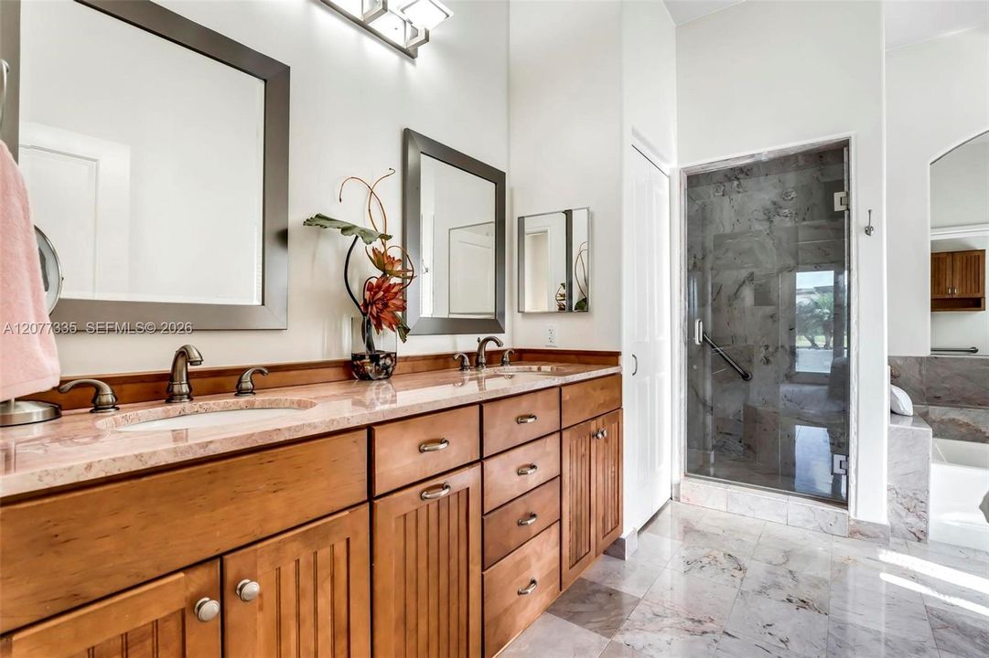 For Sale: $5,980,000 (4 beds, 3 baths, 5962 Square Feet)