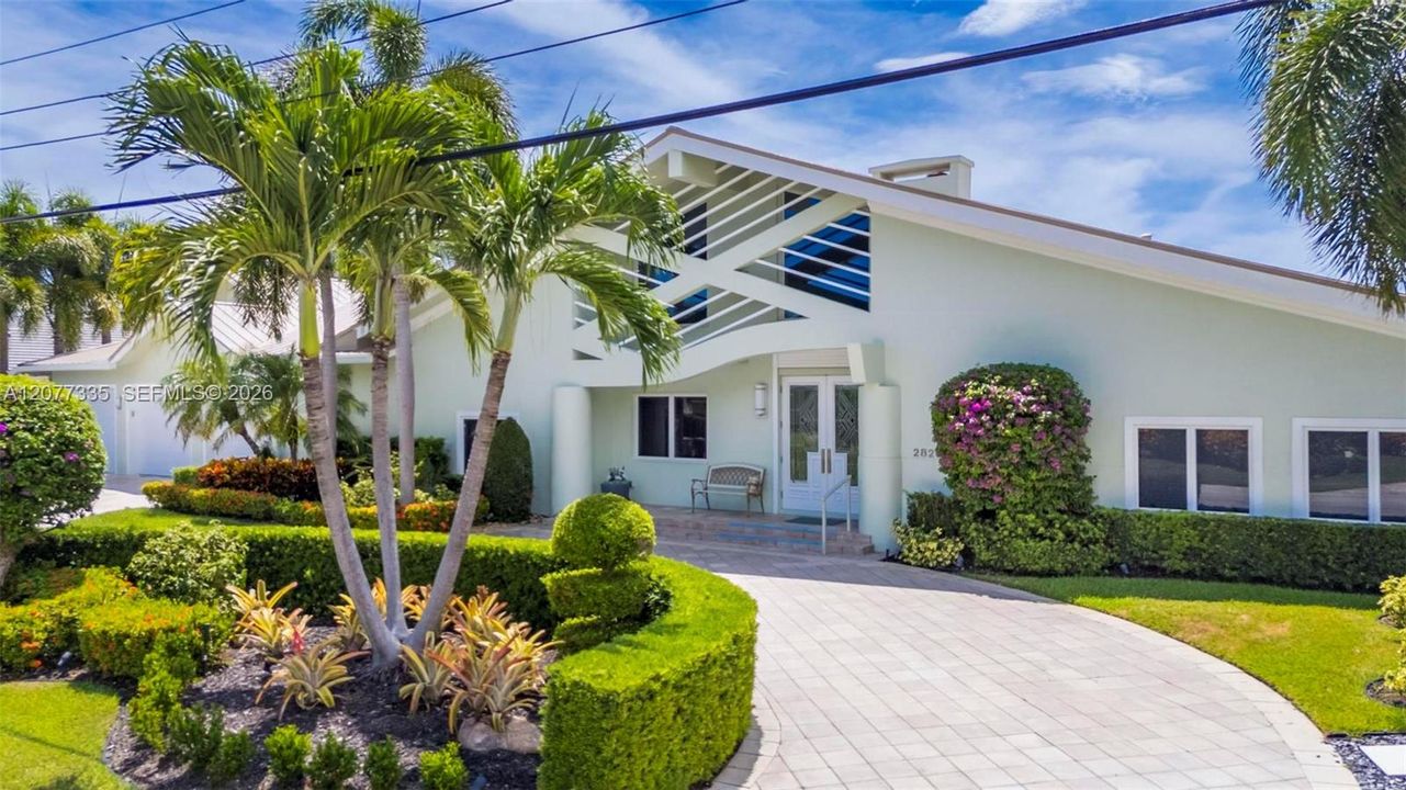 : $6,200,000 (4 beds, 3 baths, 4937 Square Feet)