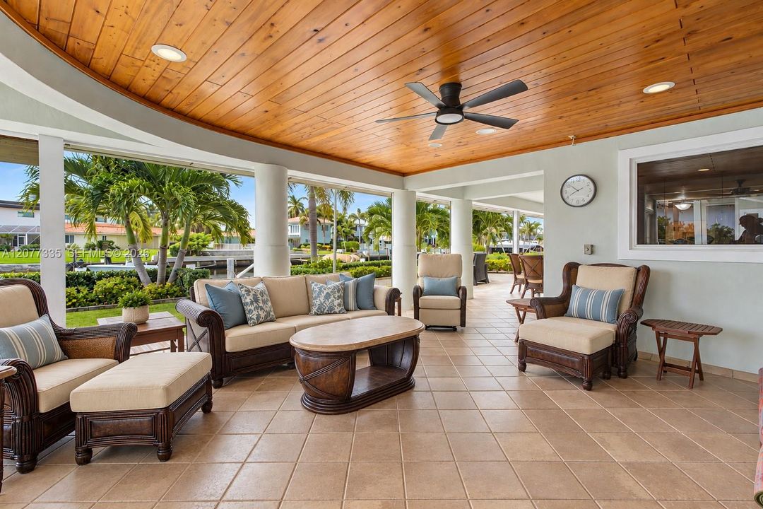 For Sale: $5,980,000 (4 beds, 3 baths, 5962 Square Feet)