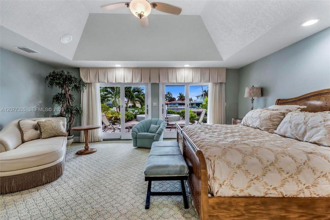 For Sale: $5,980,000 (4 beds, 3 baths, 5962 Square Feet)