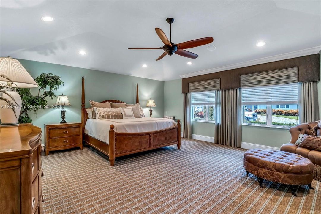 For Sale: $5,980,000 (4 beds, 3 baths, 5962 Square Feet)