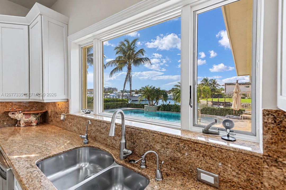 For Sale: $5,980,000 (4 beds, 3 baths, 5962 Square Feet)