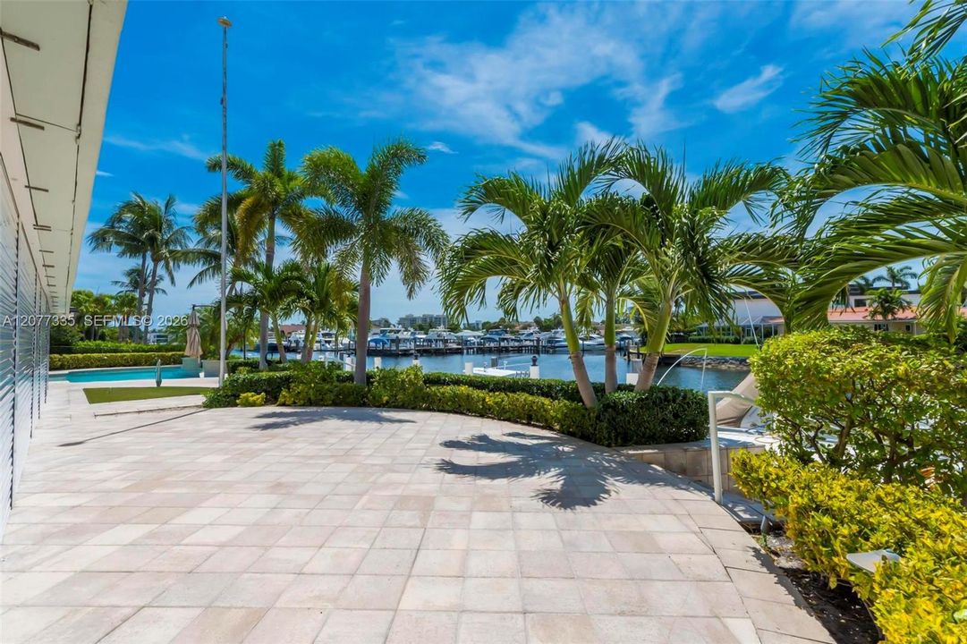 For Sale: $5,980,000 (4 beds, 3 baths, 5962 Square Feet)