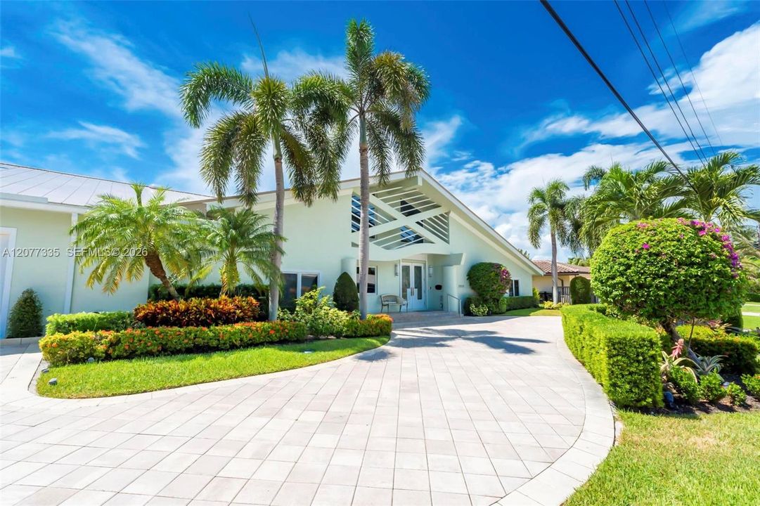 : $6,200,000 (4 beds, 3 baths, 4937 Square Feet)