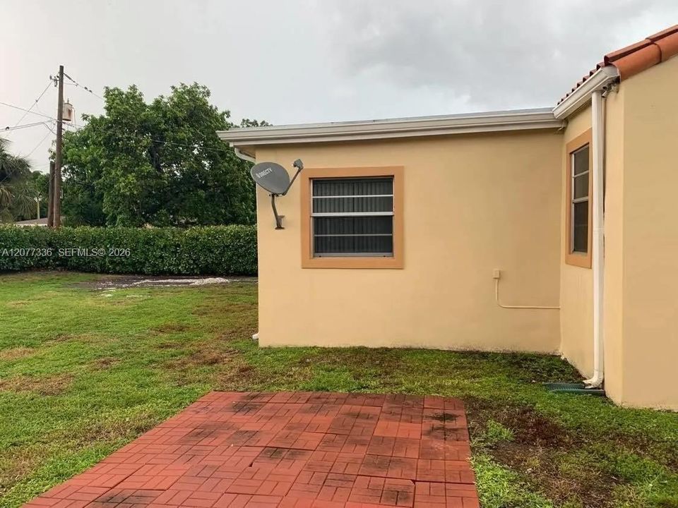 For Sale: $690,000 (3 beds, 1 baths, 1131 Square Feet)