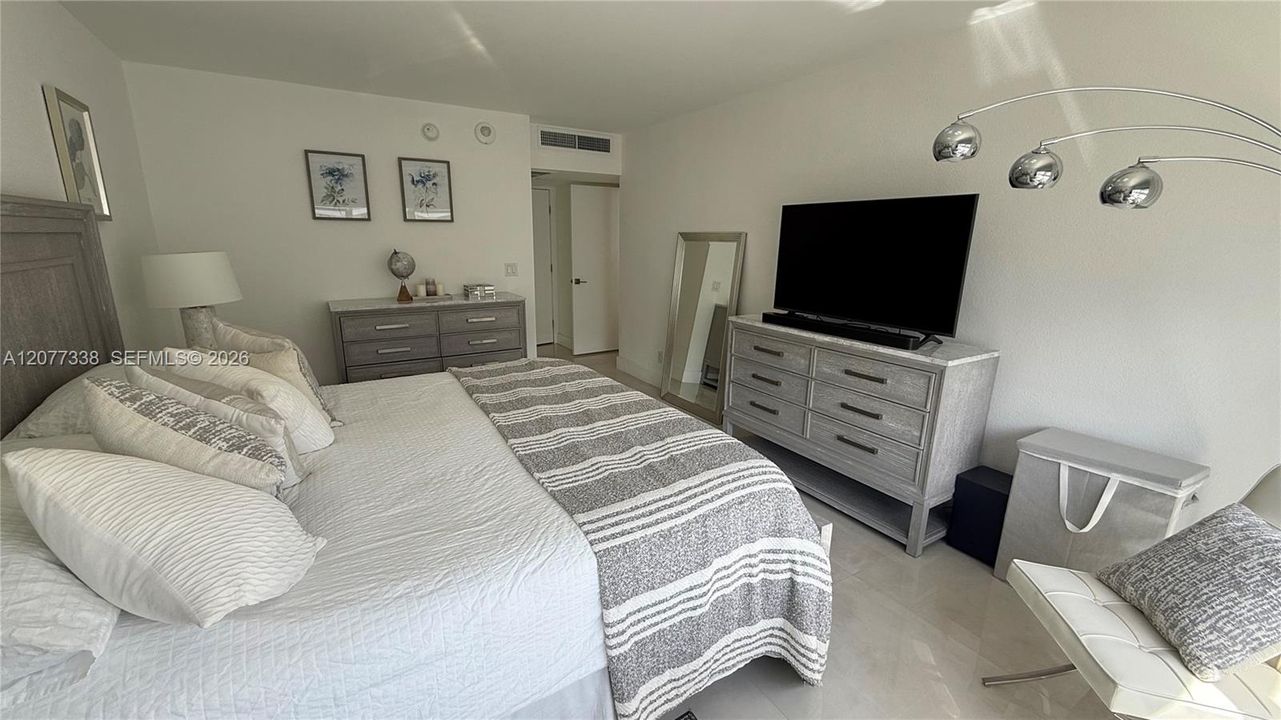 For Rent: $3,750 (2 beds, 2 baths, 1190 Square Feet)