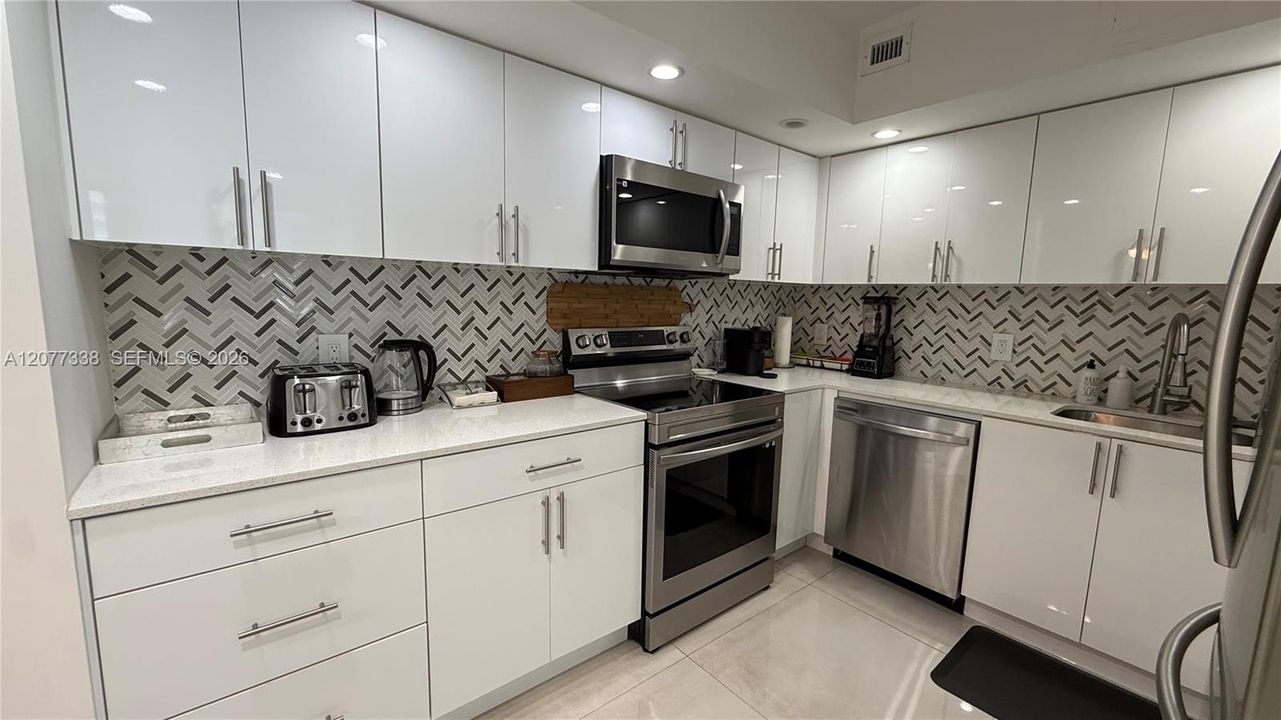 For Rent: $3,750 (2 beds, 2 baths, 1190 Square Feet)