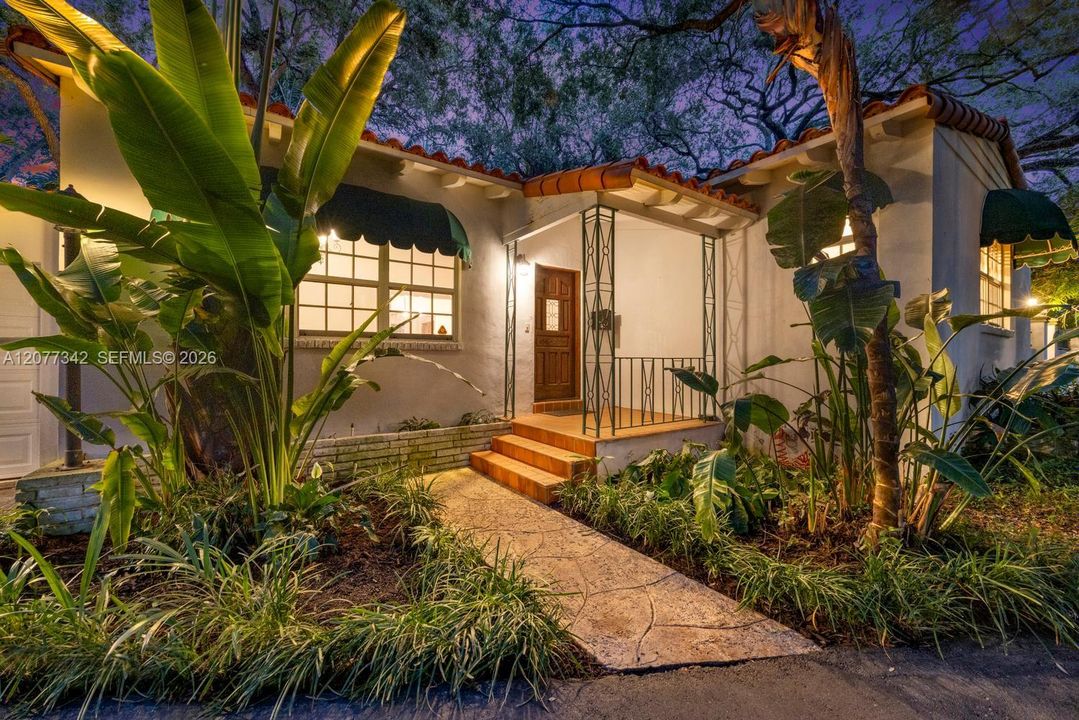 For Sale: $2,300,000 (3 beds, 2 baths, 1367 Square Feet)